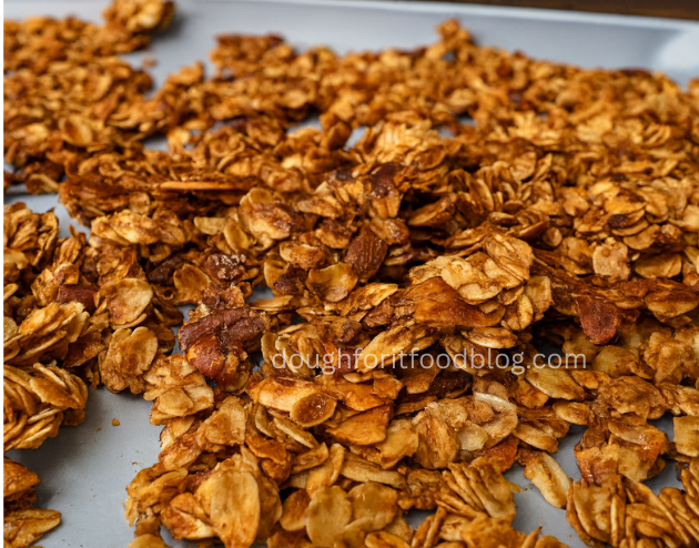 Simple Homemade Granola (Crunchy, Customizable & Naturally Sweetened)